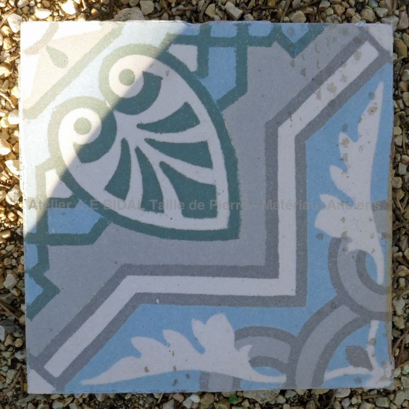 Carreau de ciment ancien pour sols et crédences en vente en Provence chez Atelier Alain BIDAL