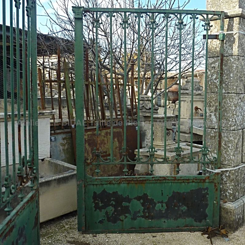 Anique Gate and Stone Pillars ǀ Alain BIDAL Antique Materials