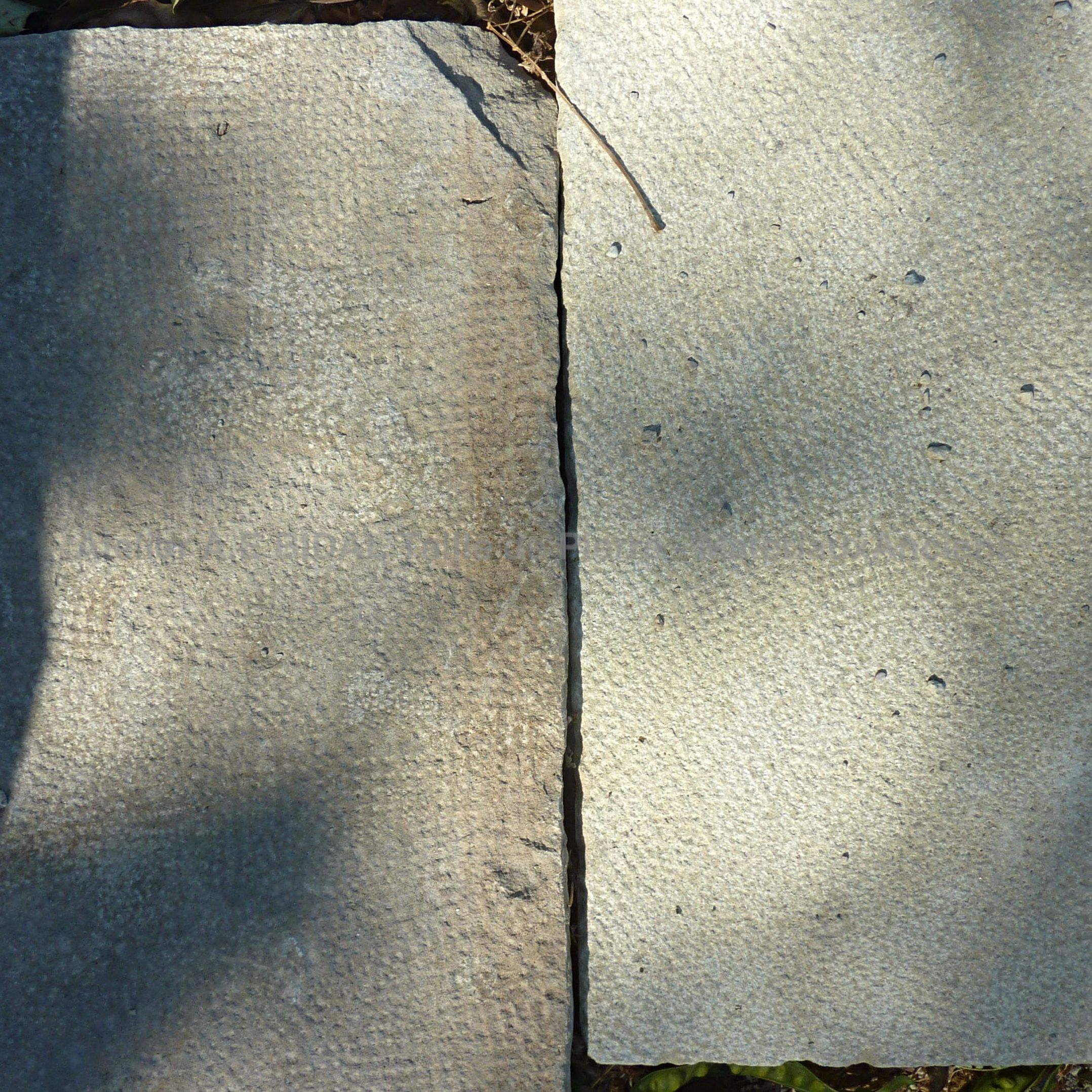 Les Matériaux Anciens Bidal en provence propose de beaux dallages anciens en pierre de récupération - des dallages en pierre naturelle ancienne.