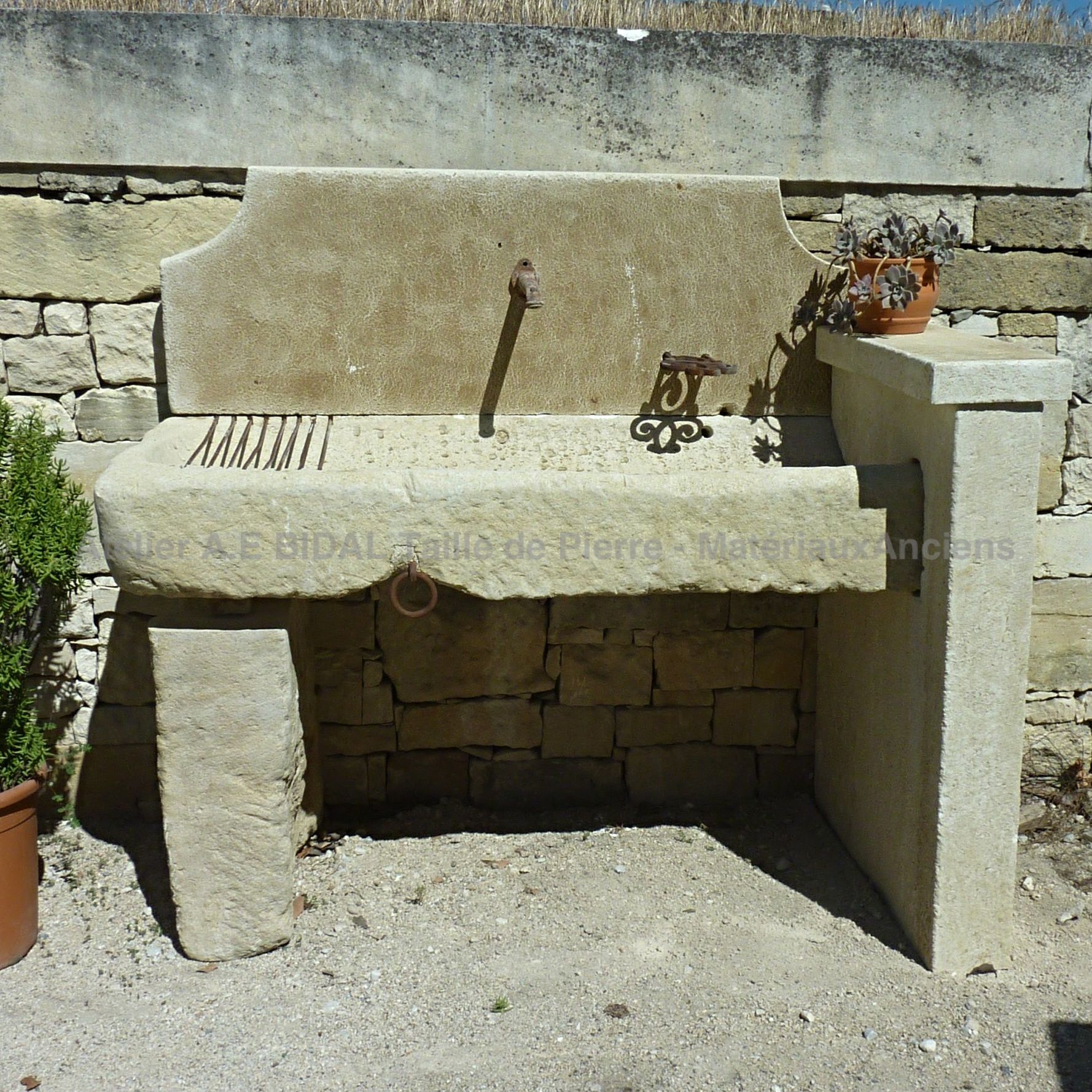 A naturel stone kitchen : to add authenticity and elegance to your house.