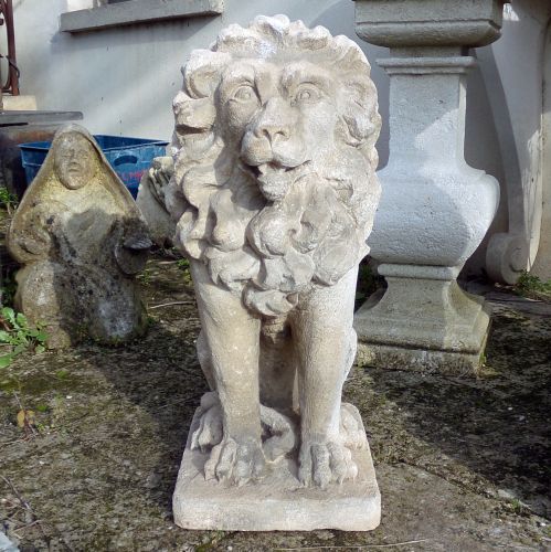Pour un bel ornement de jardin : statue de lion assis - Atelier Alain BIDAL (Provence)