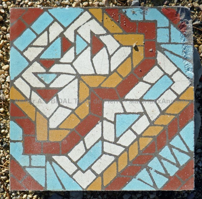 Carrelage ancien en ciment : carreaux anciens de ciment colorés par Alain BIDAL.