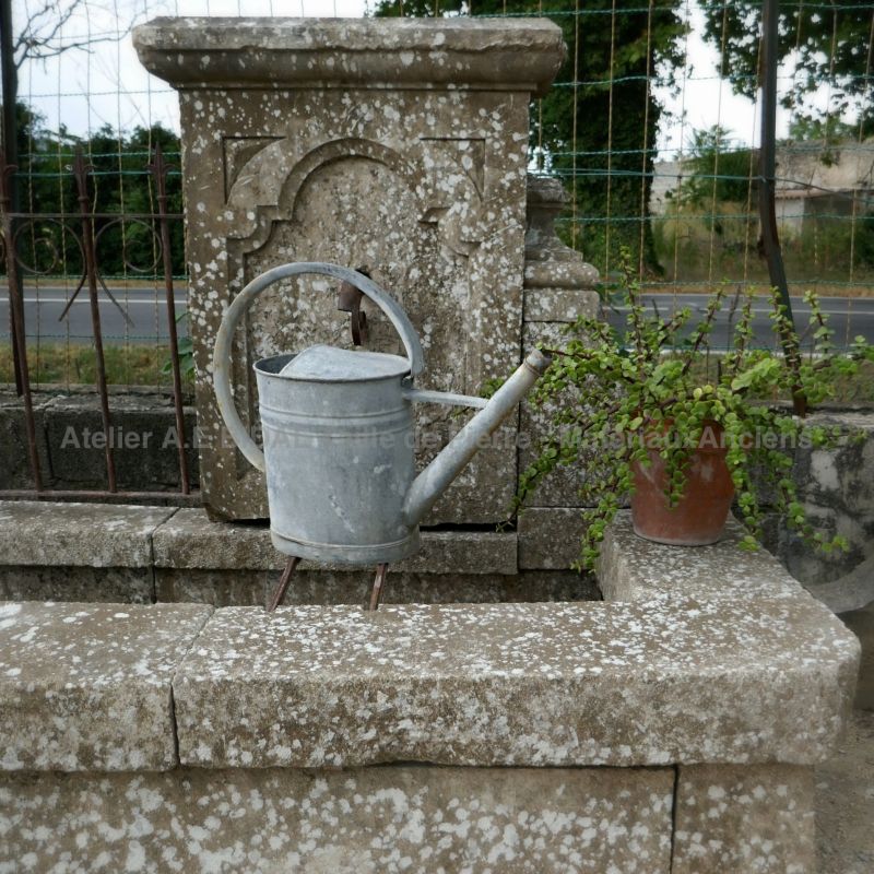 Provencal garden fountain in aged stone | Alain Bidal Antique Materials.