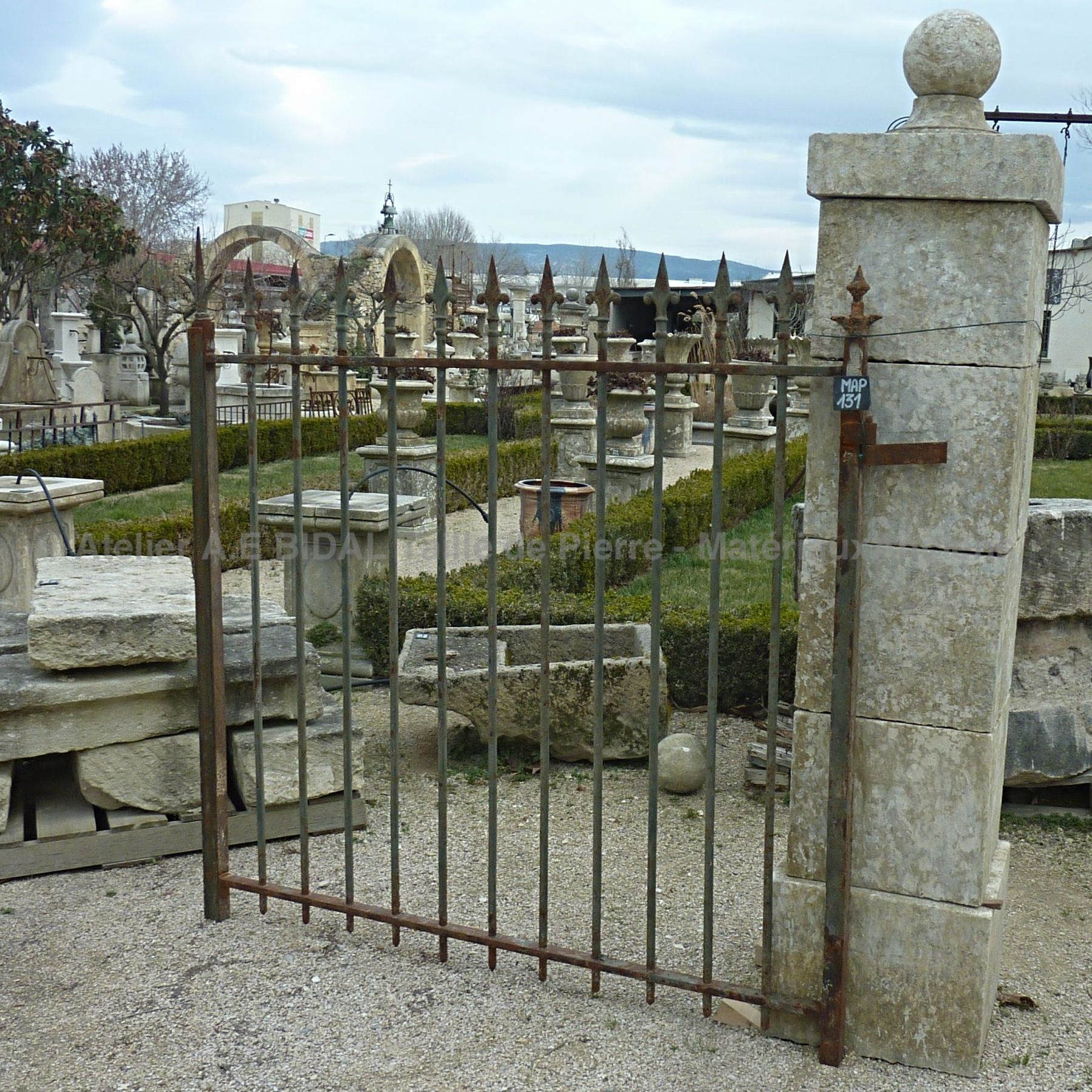 Portail ancien en fer forgé - Portail de jardin en fer forgé.