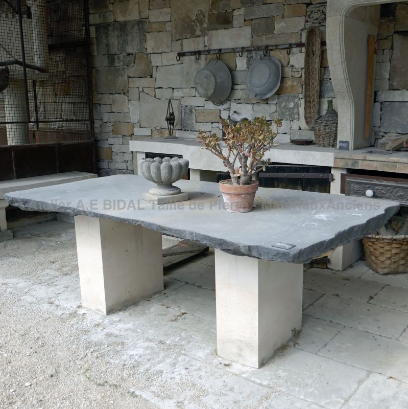 Une table pour 10 convives en matériaux anciens  - Atelier Alain BIDAL (Provence)