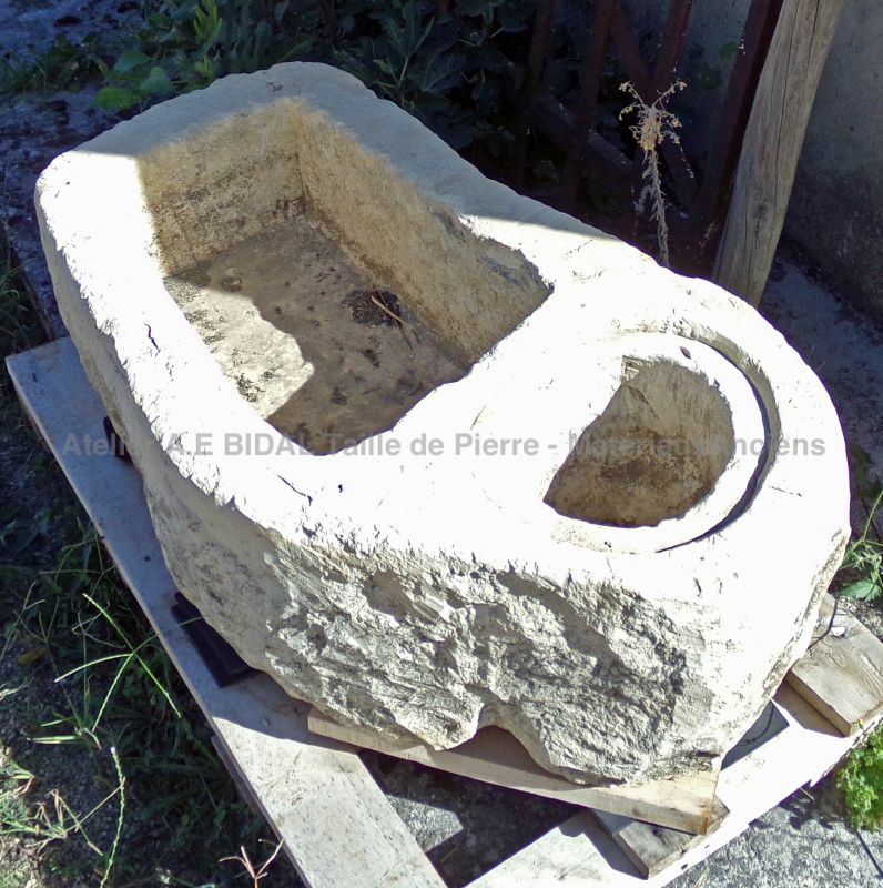 Auge de récupération ancienne en pierre patinée - Atelier Alain BIDAL (Provence)