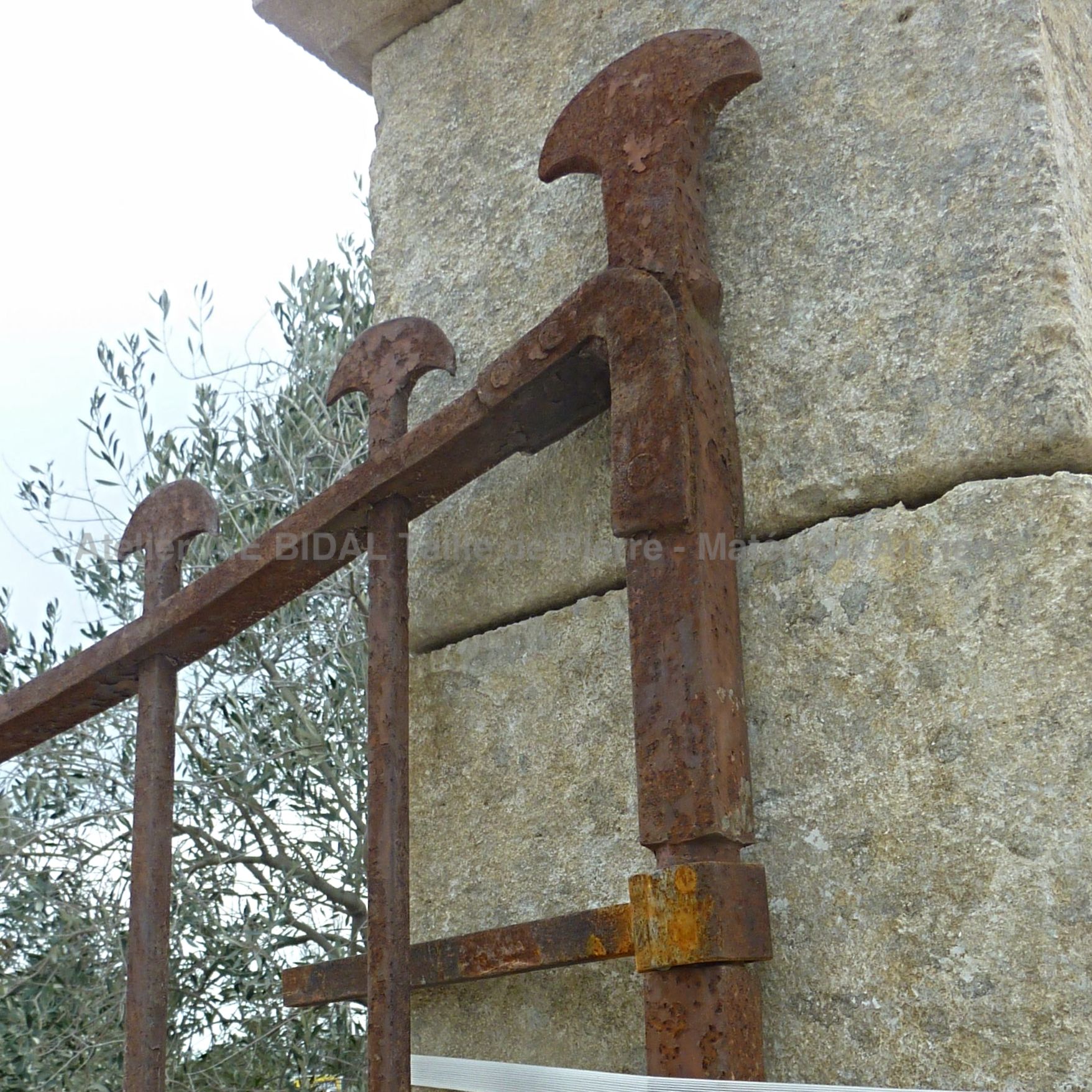 Portail ancien en fer forgé ajouré à 2 vantaux ** VENDU