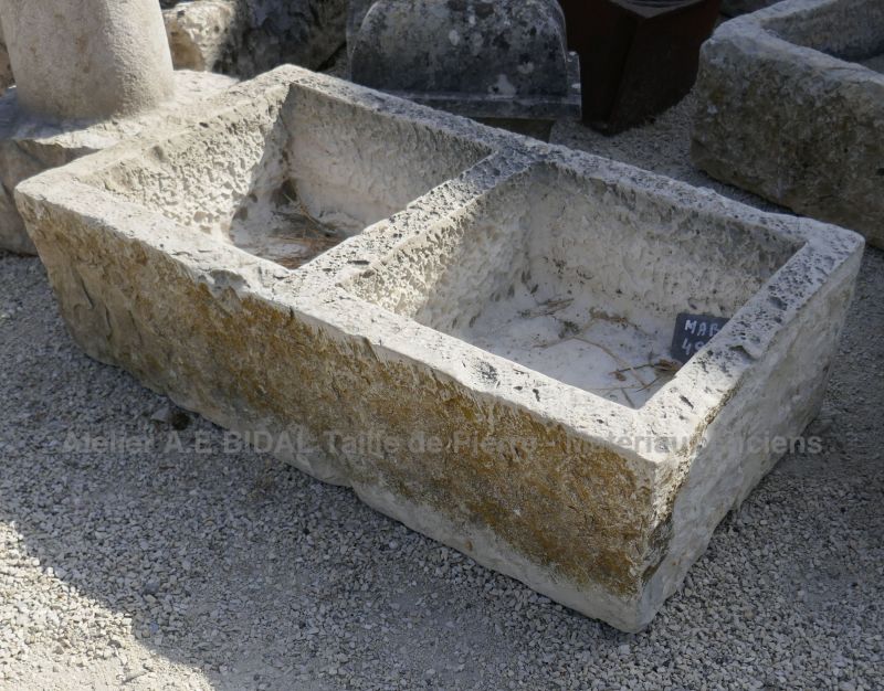 Grande auge ancienne en pierre dure à deux bacs ** VENDUE