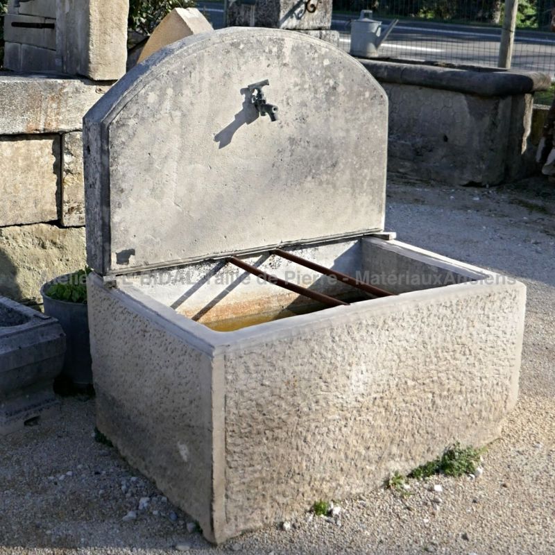 Provence wall fountain in stone | Outdoor fountain with old trough with discreet and rustic charm.
