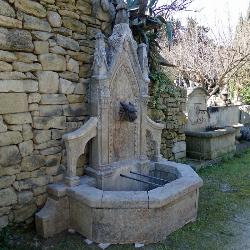 Gothic stone fountain with a ram's head - Atelier Alain BIDAL (Provence)