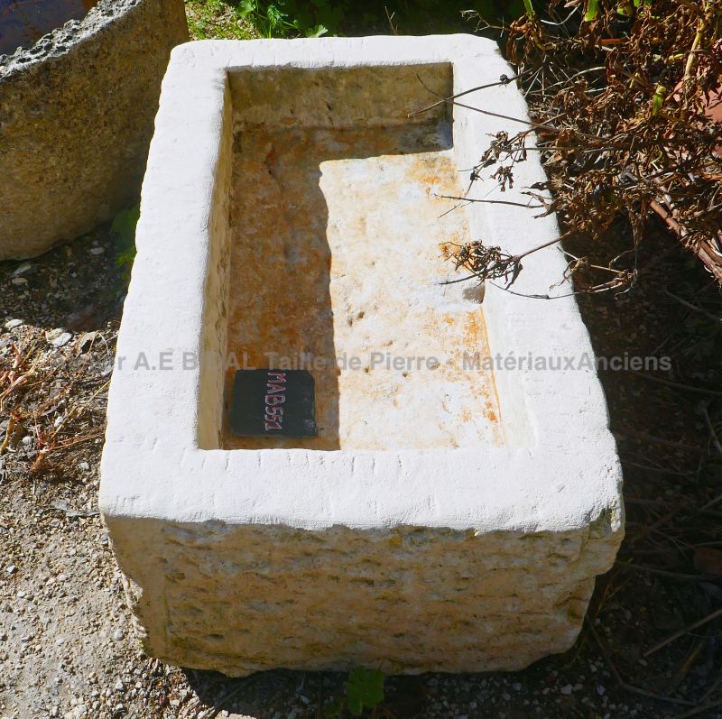Charmant petit bac en pierre ancienne : petit bac en pierre par Atelier Alain BIDAL