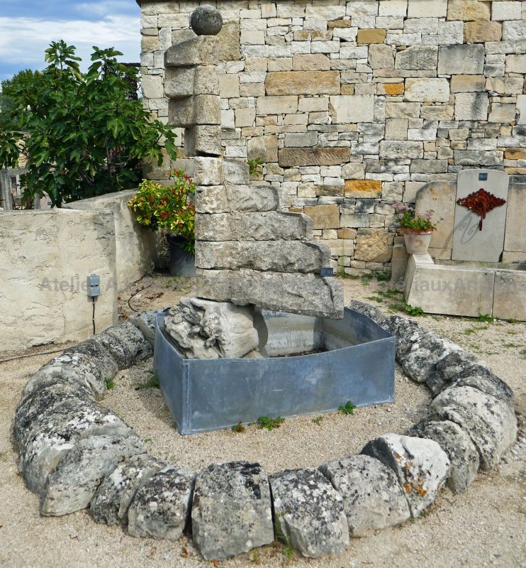 Original antique fountain - Garden fountain in old natural stones