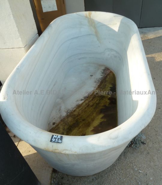 Baignoire ancienne en marbre de Carrare ** VENDUE