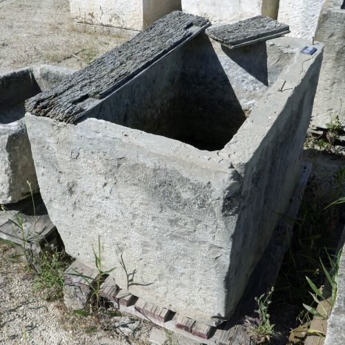 Deep rectangular antique stone trough with wood - Alain Bidal antique materials, Provence.