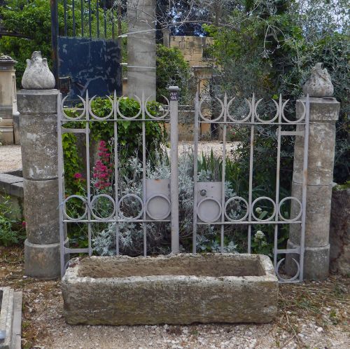 Magnificent pair of antique stone pillars for gate - Atelier Bidal, antique materials and stone cutting in Provence.