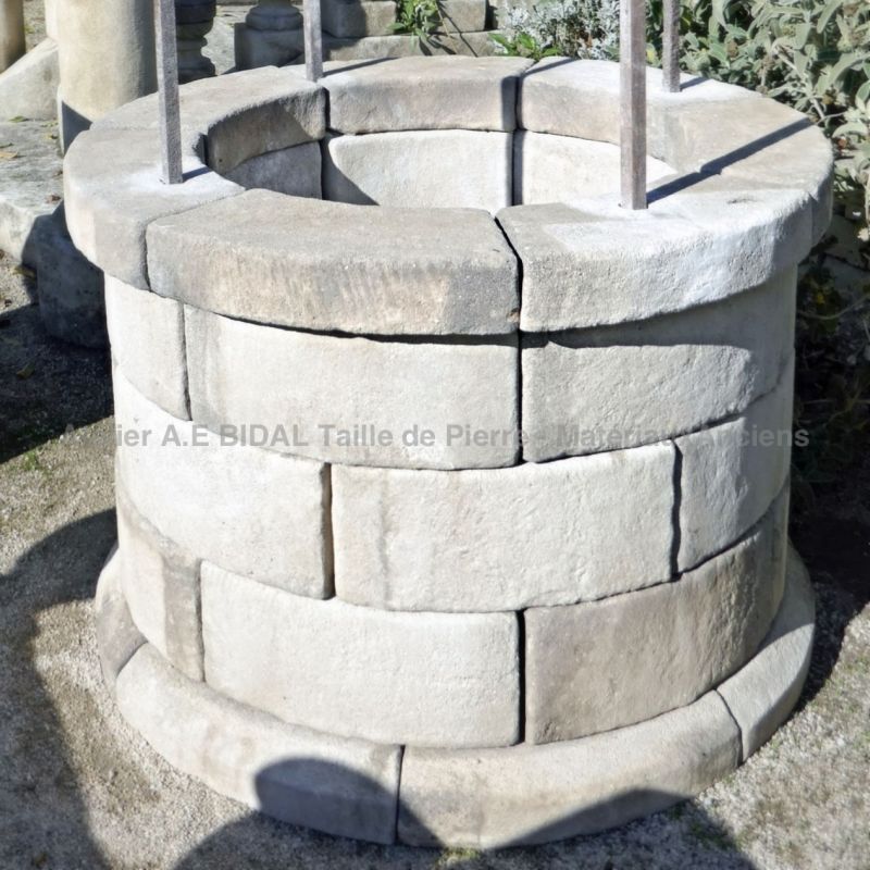 Detail of the stones forming the round stone well on sale at Alain BIDAL - Provence.