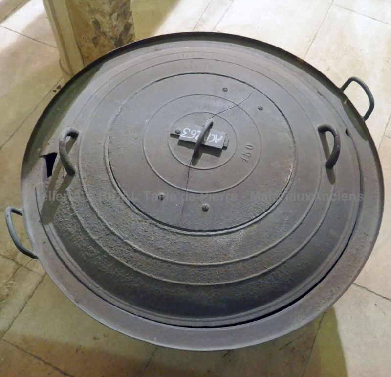 Accessoires anciens pour cheminée - chaudron ancien de grande taille