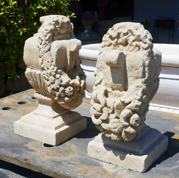 Limestone decoration for pillars : Antique Materials in Provence Alain BIDAL.