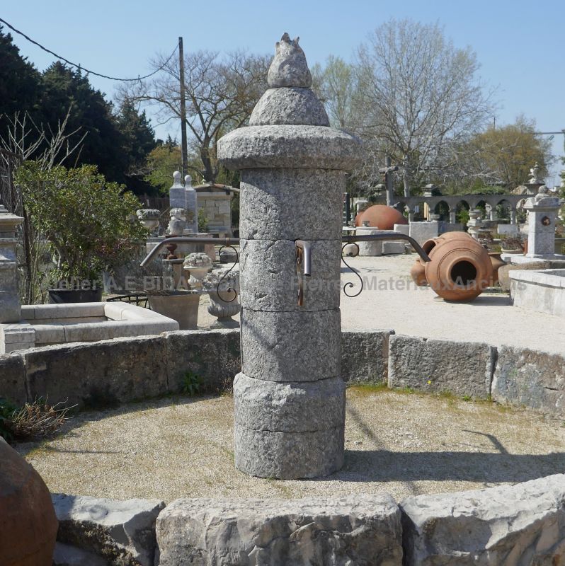 Central column for fountain in patinated stone : Atelier Alain BIDAL, stone cutting and antique materials in Provence