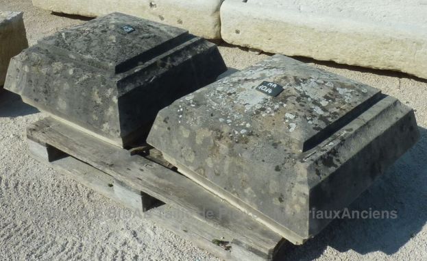 Chapiteau pour pilier ancien - la paire.