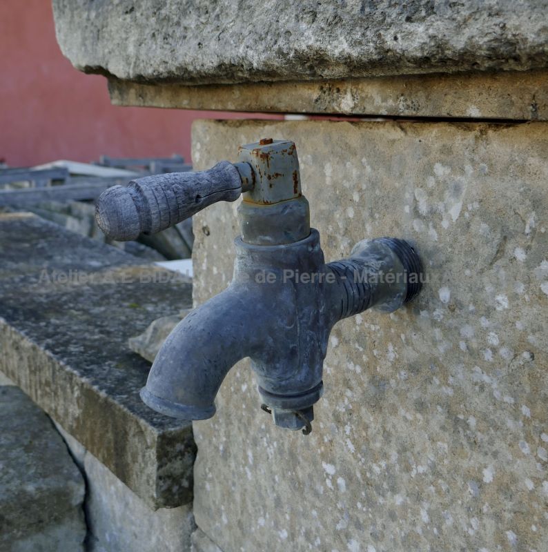 Exceptional large double-basins wash house in aged and patinated stone
