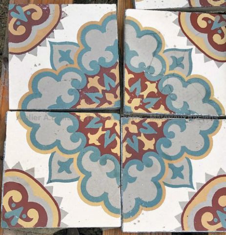 Carreau de ciment ancien à décor de mosaïque : carrelage ancien par l'Atelier Alain BIDAL, Provence