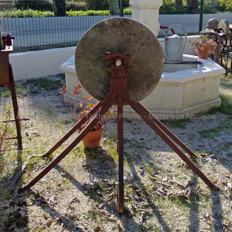 Antique whetstone for sale in Provence at Les Matériaux Anciens by Alain BIDAL