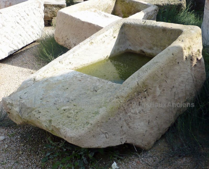 Old wash house for an original garden decoration - Authentic wash house.