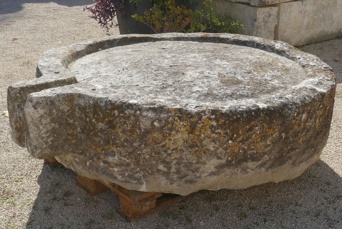 Ancienne meule ronde en pierre par Alain BIDAL Matériaux Anciens — free download