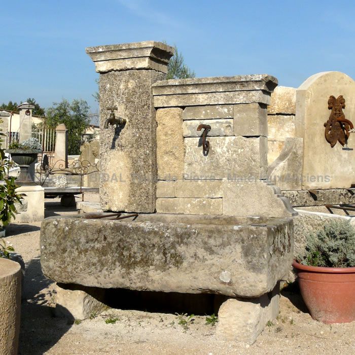 Fontaine avec double sorties d'eau