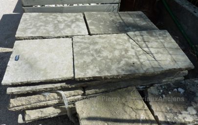 Garden fountain in stone - craft work by AE Bidal