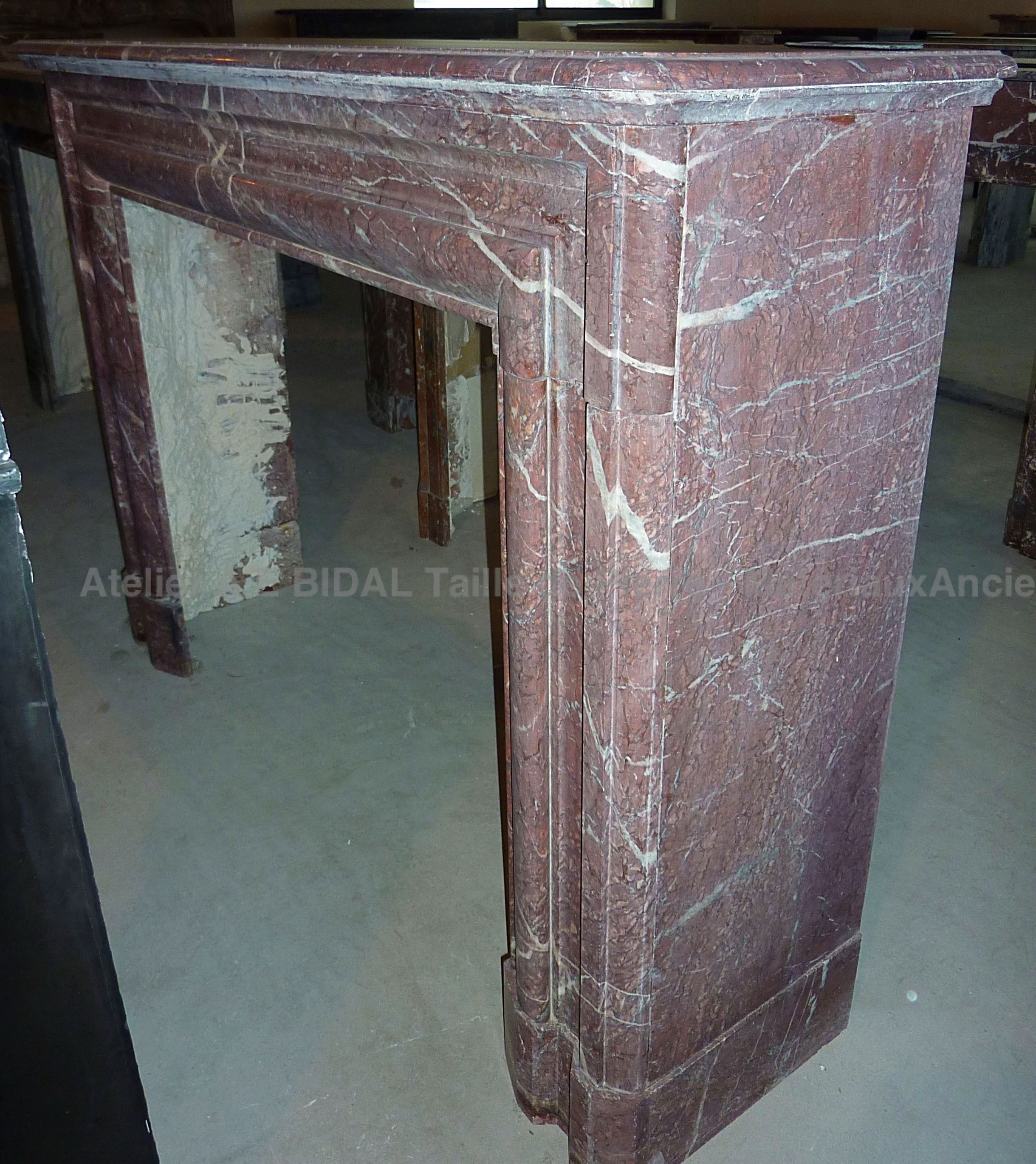 Cheminée marbre rouge Louis 16 à boudins - cheminée ancienne en marbre rouge.