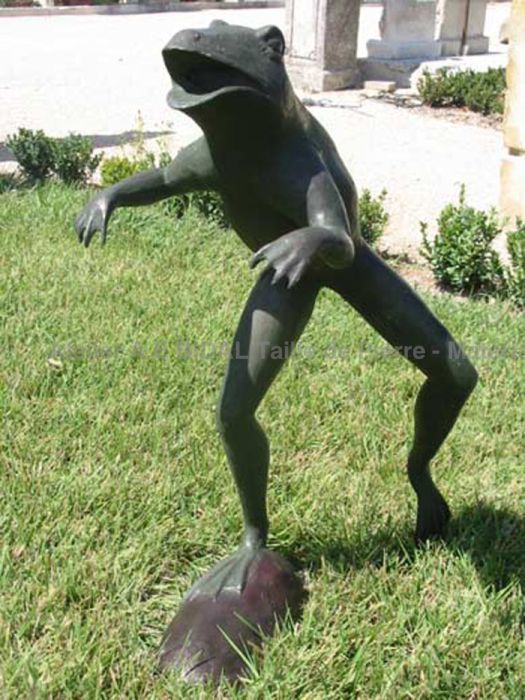 Grenouille ancienne en fonte