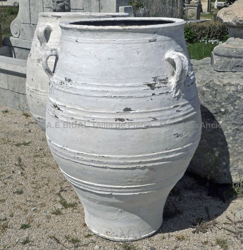 Jarre méditerranéenne ancienne en terre cuite par Les Matériaux Anciens en Provence Alain BIDAL
