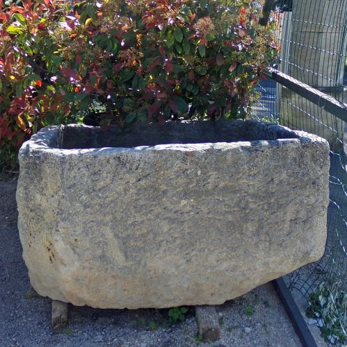 Bac en pierre élégant pour l'extérieur : véritable bac ancien en pierre - Atelier Alain BIDAL (Provence)