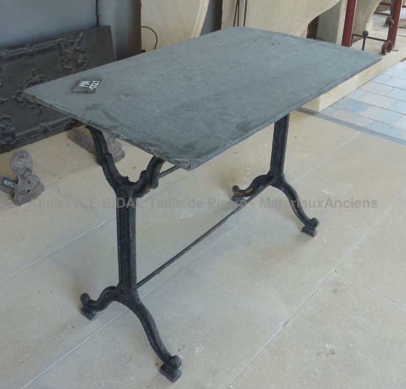 Belle table ancienne pour intérieur ou extérieur en ardoise et en fonte ancienne - Atelier Alain BIDAL (Provence)