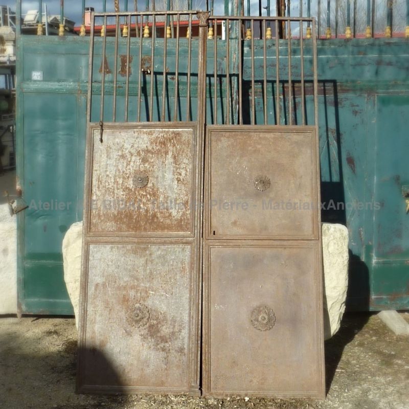 Ancien portail pour piliers ǀ Portail en fer forgé en vente chez les matériaux anciens Alain BIDAL
