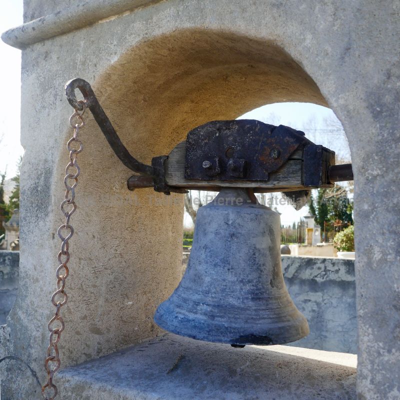 Antique small bronze bell : Atelier Alain BIDAL, Provence