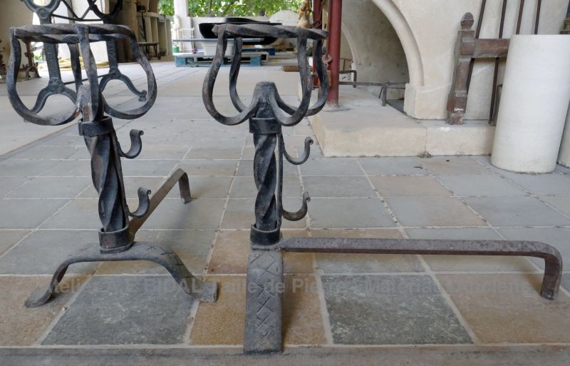 Landiers anciens en fonte par les Matériaux Anciens en Provence Alain BIDAL