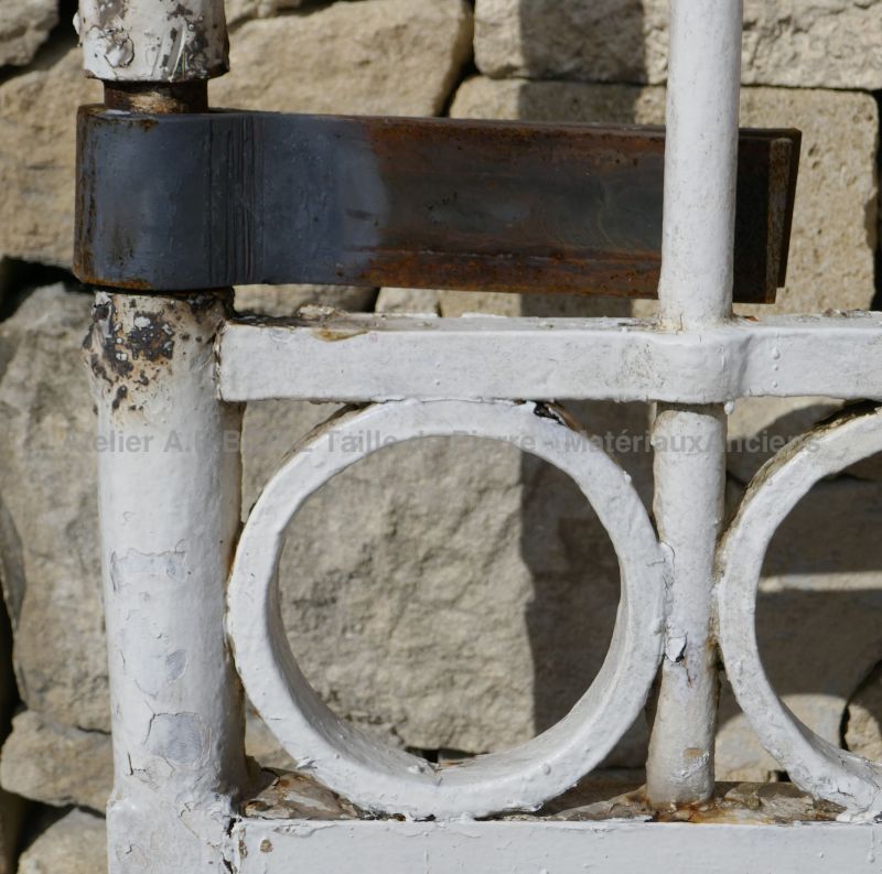 Detail of the fixing hinge that has been restored on our antique wrought iron gate on sale at Atelier Alain BIDAL, Provence.