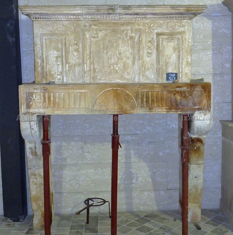 Louis 16 fireplace - Antique French fireplace in stone - A traditional style.