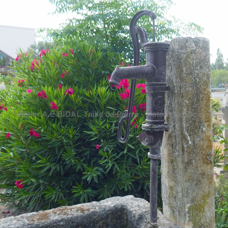 The Antique Materials in Provence Alain Bidal : wide choice of old stone fountains