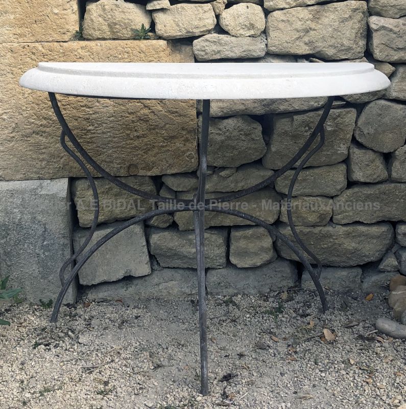 Table en pierre et fer par Alain BIDAL Matériaux Anciens en Provence