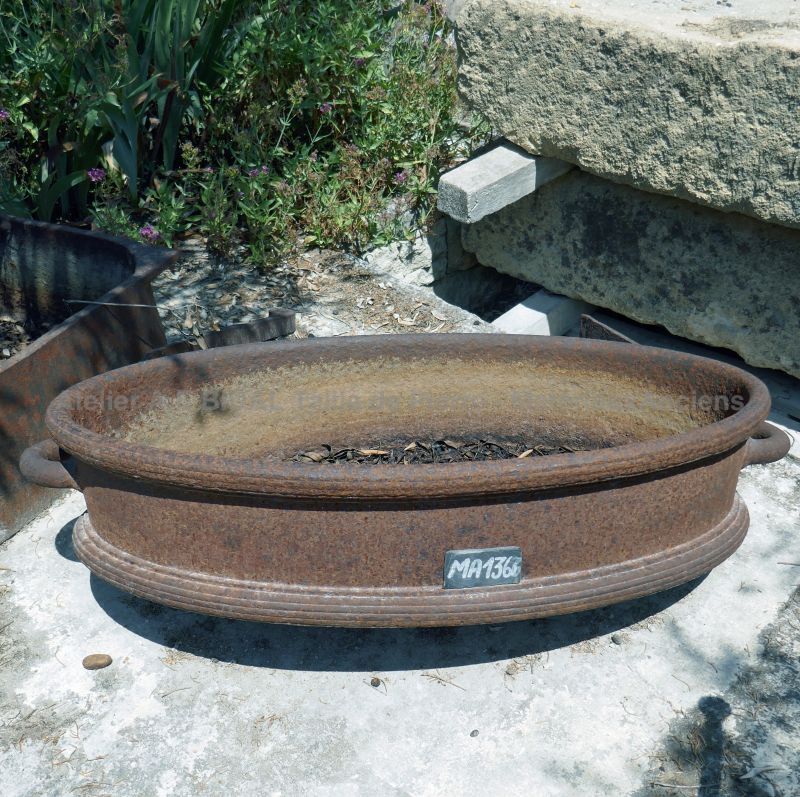 Antique iron trough by Alain BIDAL Antique Materials in Provence