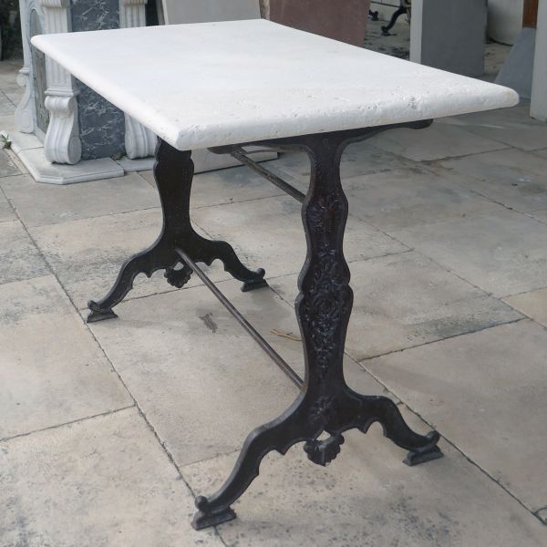 Table ancienne en matériaux anciens - table de bistrot en fonte ancienne et en pierre d'Avy.