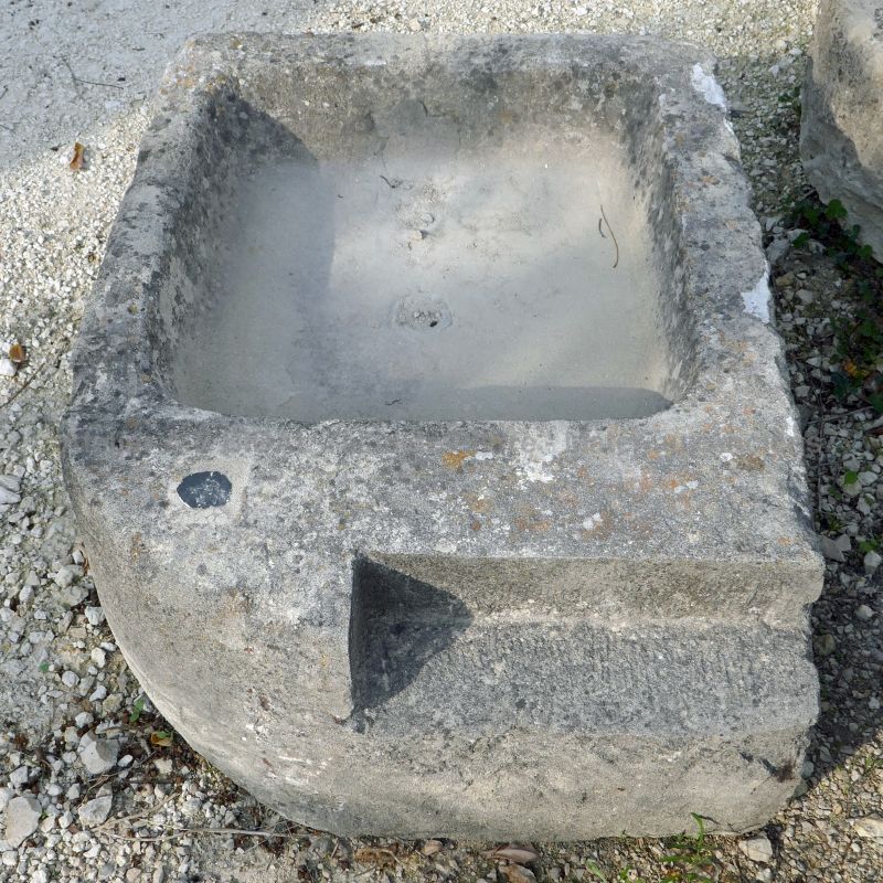 Small antique stone trough for outdoors or indoors : Atelier Alain BIDAL (Provence)