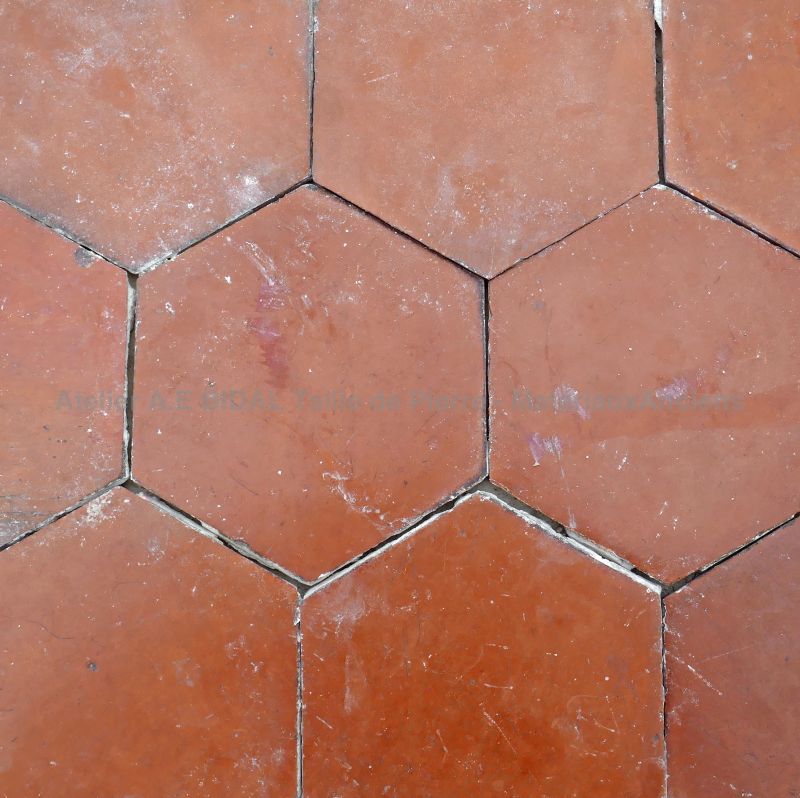 Tomettes anciennes de récupération : tomettes hexagonales en terre cuite lisse rouge