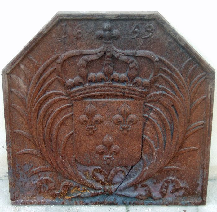 Vends Plaque de cheminée en fonte fleurs de lys sur Gens de Confiance