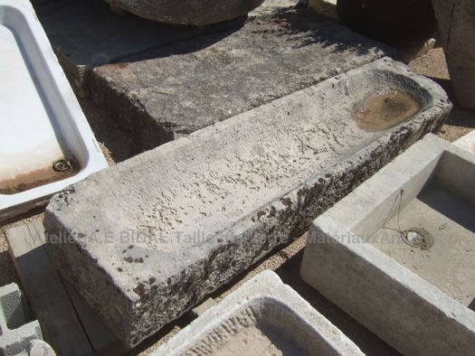 Grande auge rectangulaire ancienne en pierre ** VENDUE