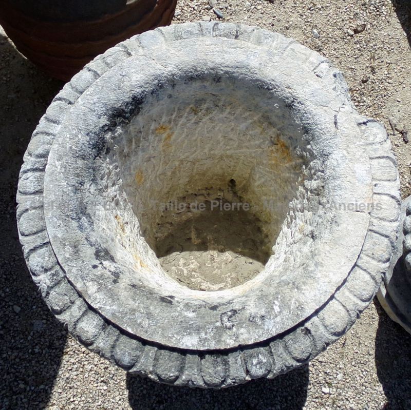 Pair of Medici-style garden vases in patinated stone - Atelier Alain BIDAL (Provence)
